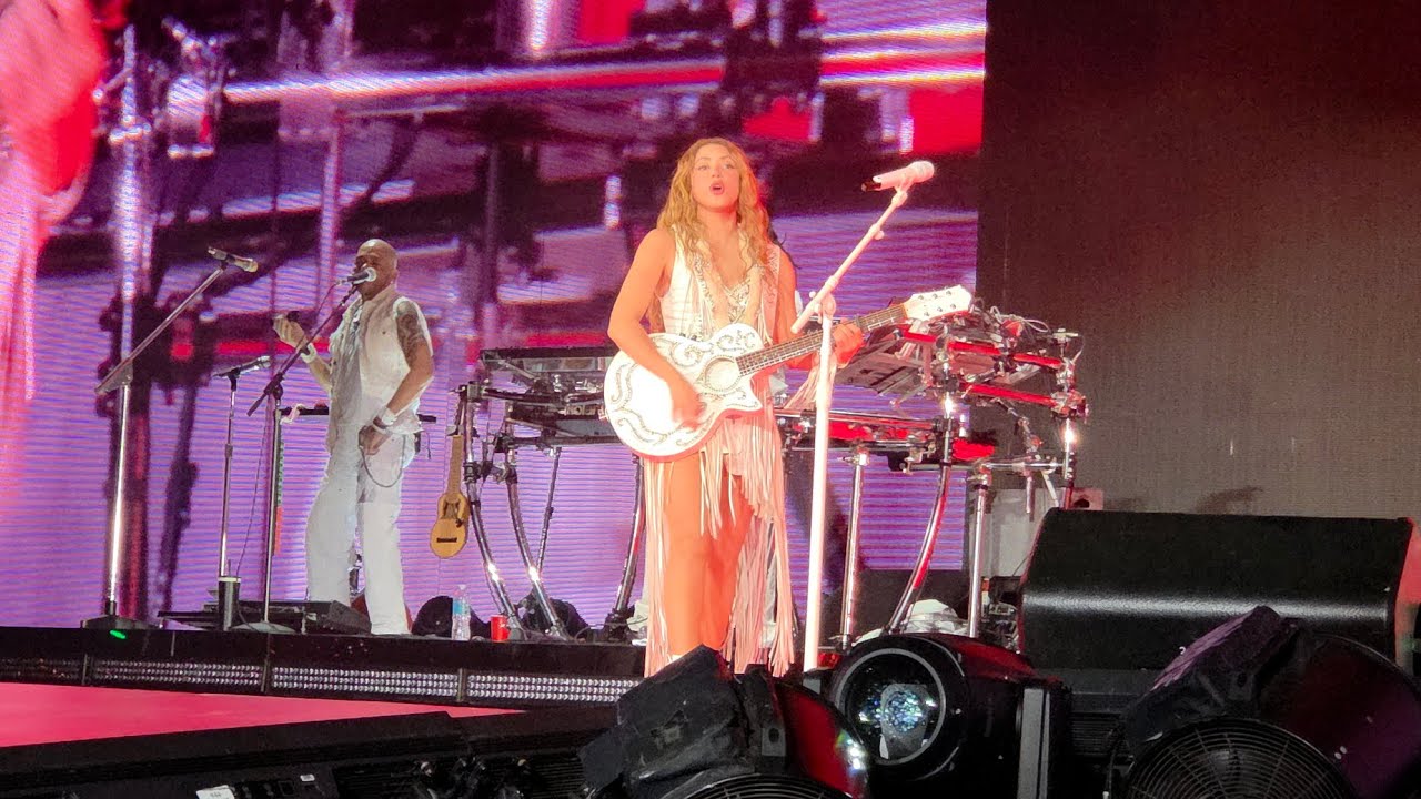 Shakira   04 Empire e Inevitable Tour Las Mujeres Ya No Lloran en la Ciudad de México.