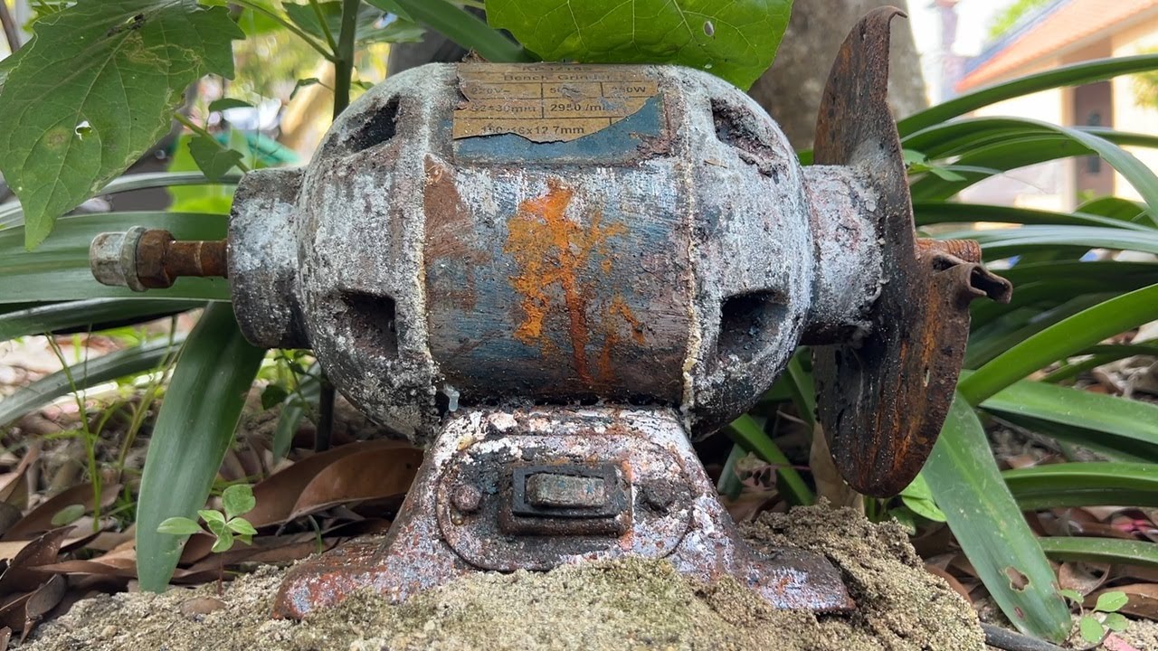 Rusty and Broken Bench Grinder - Awesome Restoration