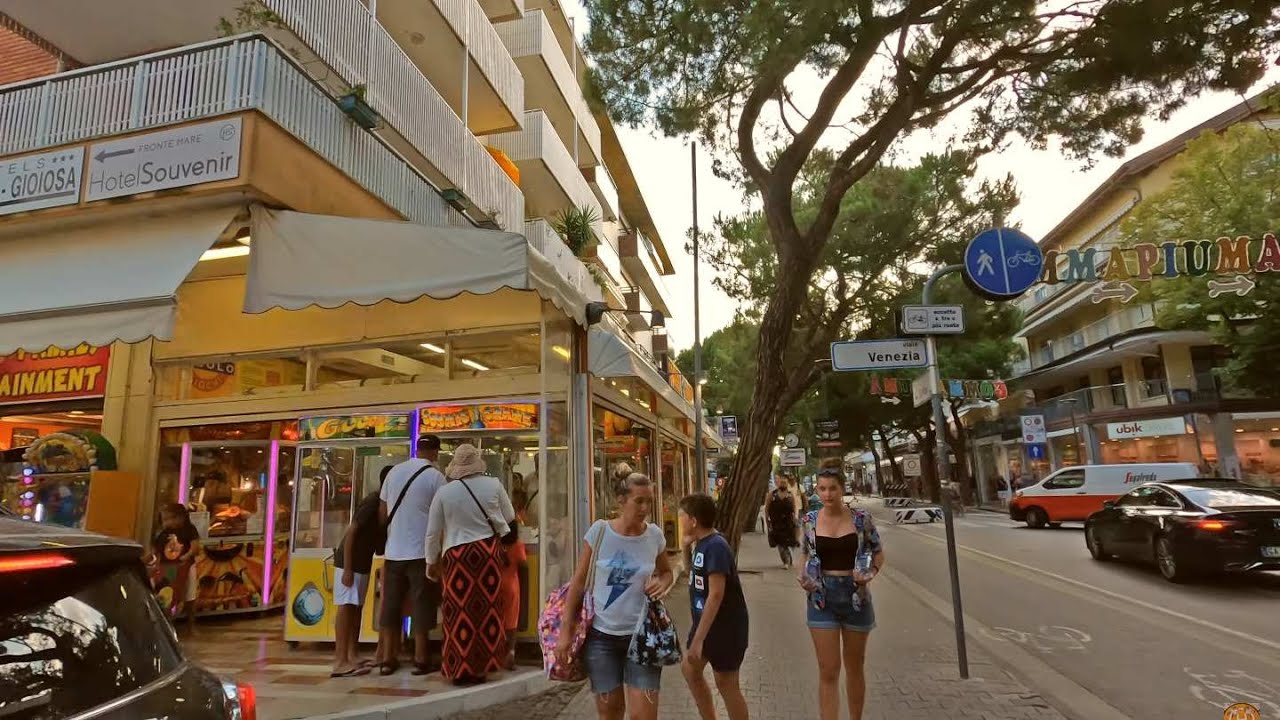 Lido di Jesolo Italy  Walking Tour - 4K    30/July/2022