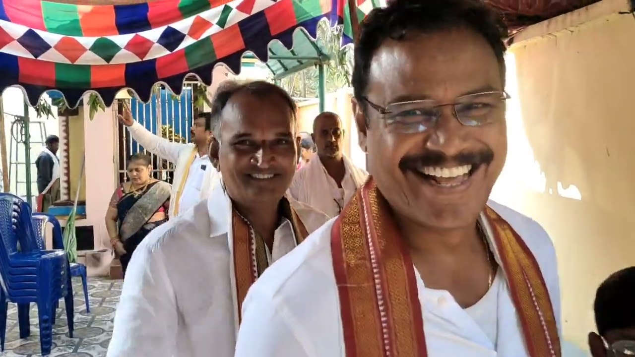 శ్రీ వురా రామాఆంజనేయులు గారి ఆధ్వర్యంలో బందరు లోని 108 దేవాలయాలకు దేవతలకు పట్టు వస్త్రాలు సమర్పణ 