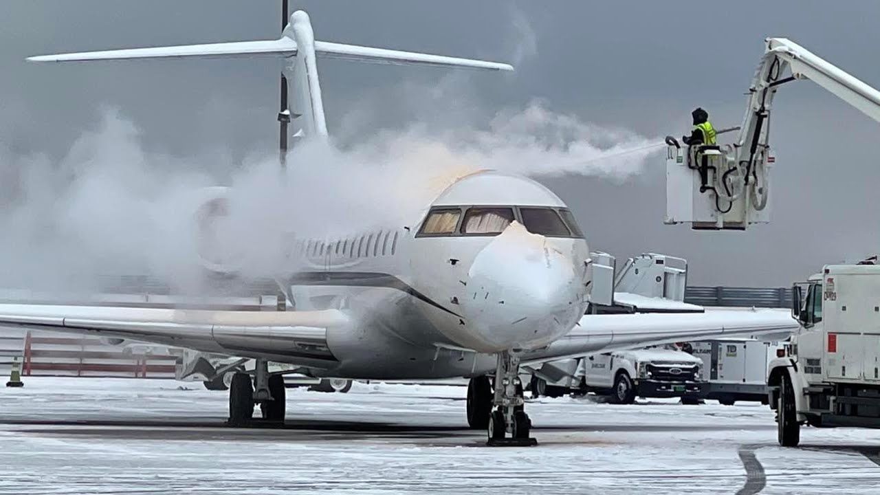 De-Icing the Global Express - Cold Weather Ops |  ATC Audio | The Global Life
