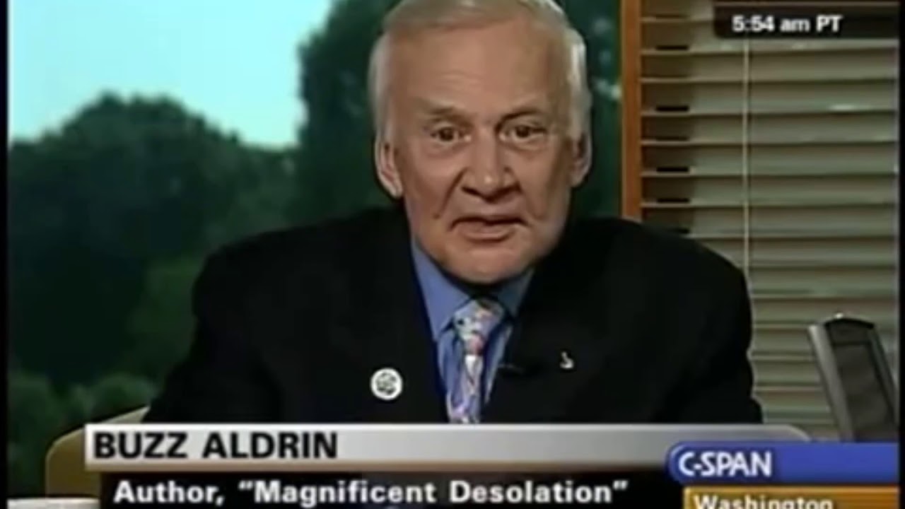Buzz Aldrin: &ldquo;There is a monolith on the moon of Mars.&rdquo;