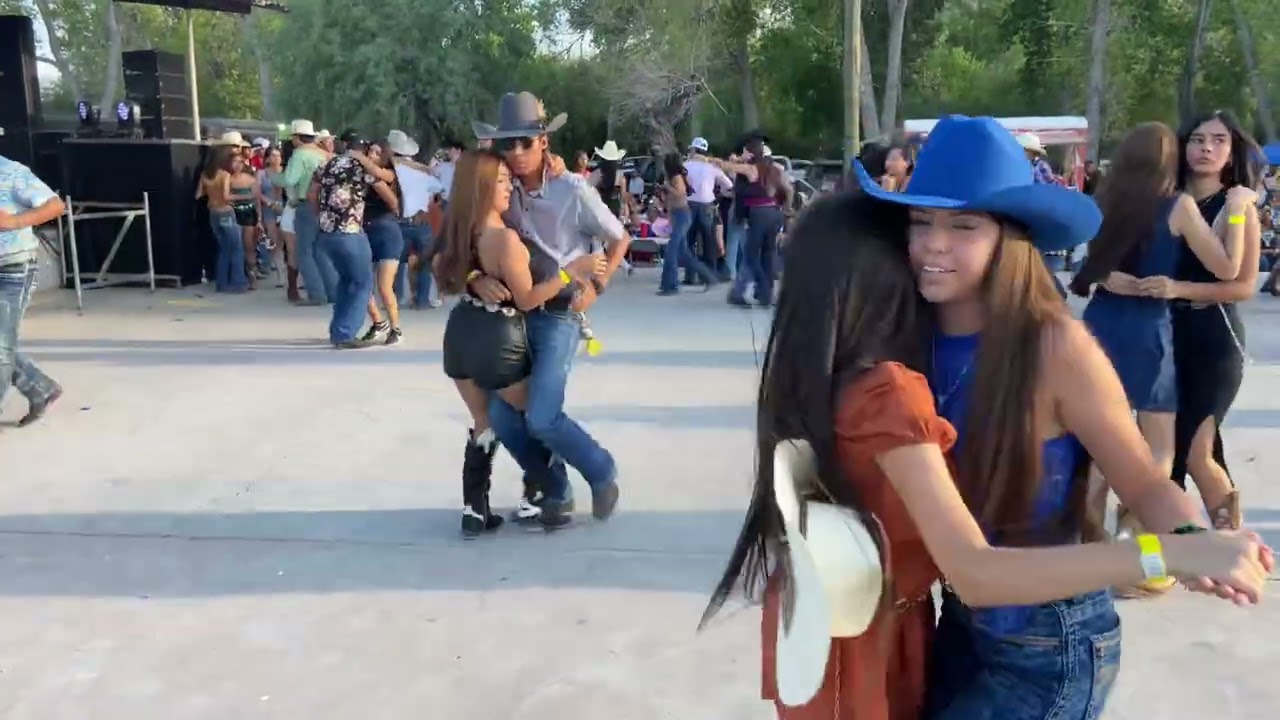 Ya se reventó el columpio de mi pavido navido y tengo una burra orejona presa las Virgenes part.88