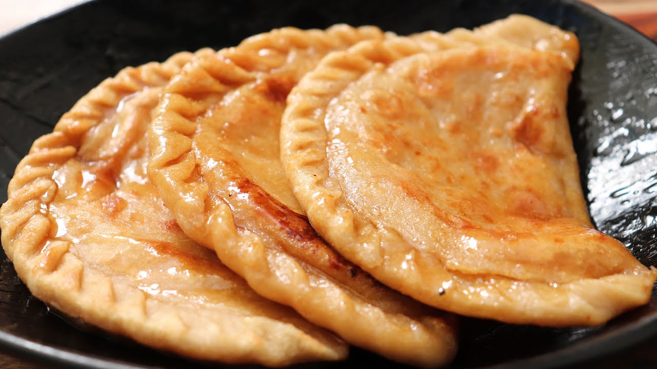 गुड़ का पराठा तवे पर आसानी से बनाये कड़ाके की ठण्ड को दूर भगाये | Gur Ki Gujiya Recipe | Sweet Paratha