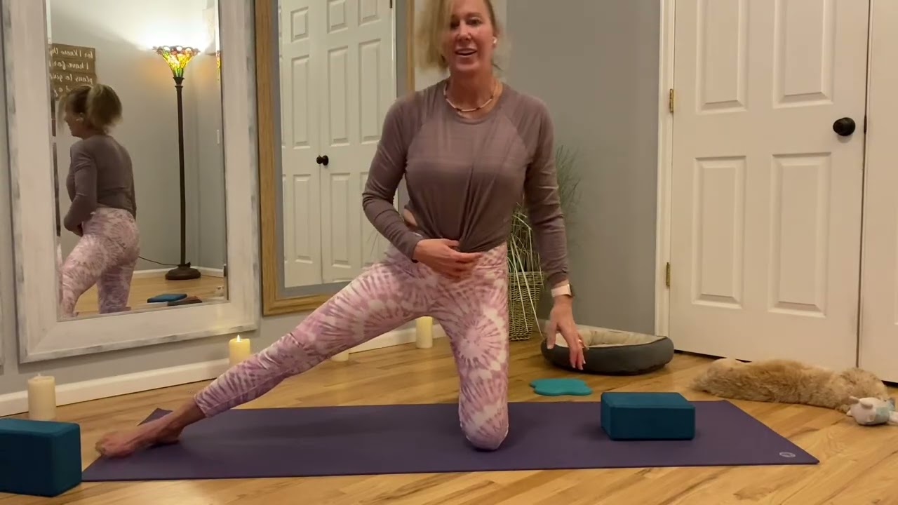 25 Minutes Stretch and Strength Yoga with Rejoice Yoga