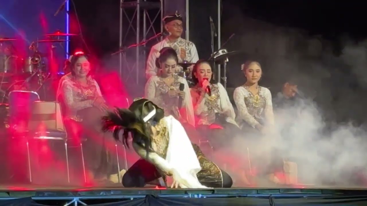 Niken salindry solah mayangkoro malah ndadi campursari mayangkara 