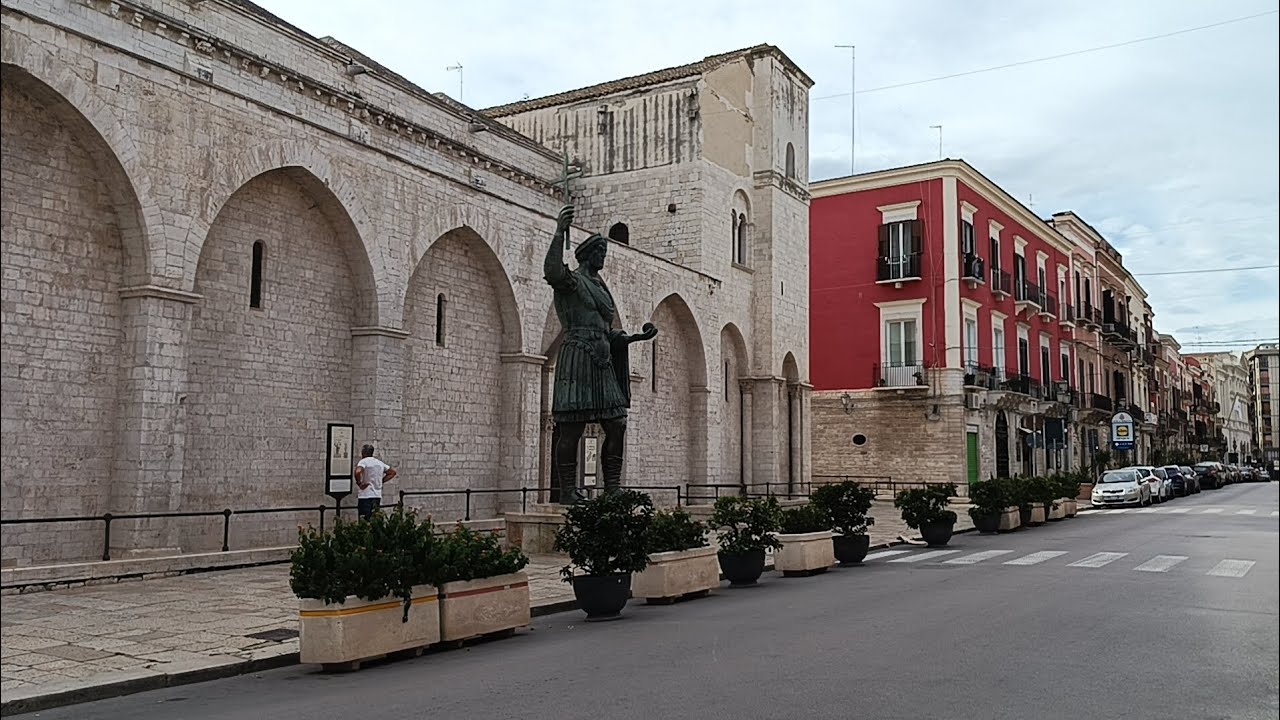 BARLETTA, PUGLIA ITALIA 4K TOUR A PIEDI 