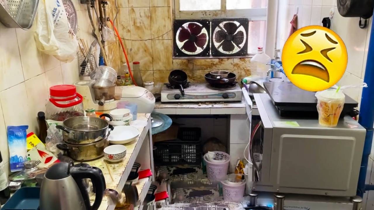 😥 Decluttering my hoarding mother-in-law's kitchen