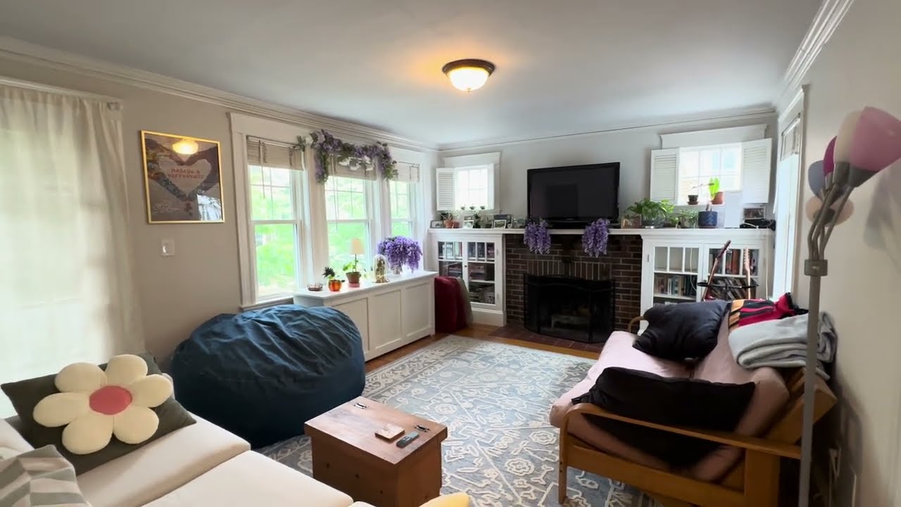 125 Fairview Ave. Belmont - 3 Bed, 1 Bath on Top Floor of 2-Family Home - Certified De-Leaded!