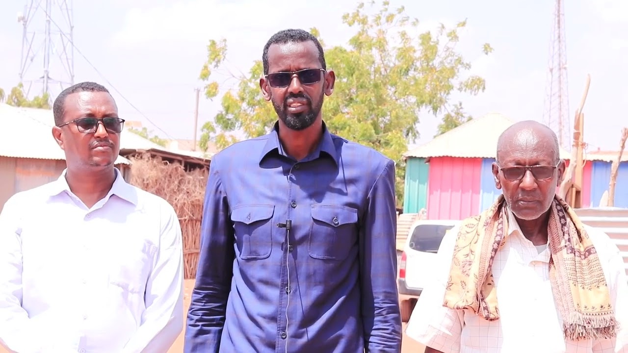 Xildhibaan Ilyaas Sheekh Axmed ayaa deeq raashin ah gaarsiiyay 300 qoys oo ku nool degmada Matabaan.