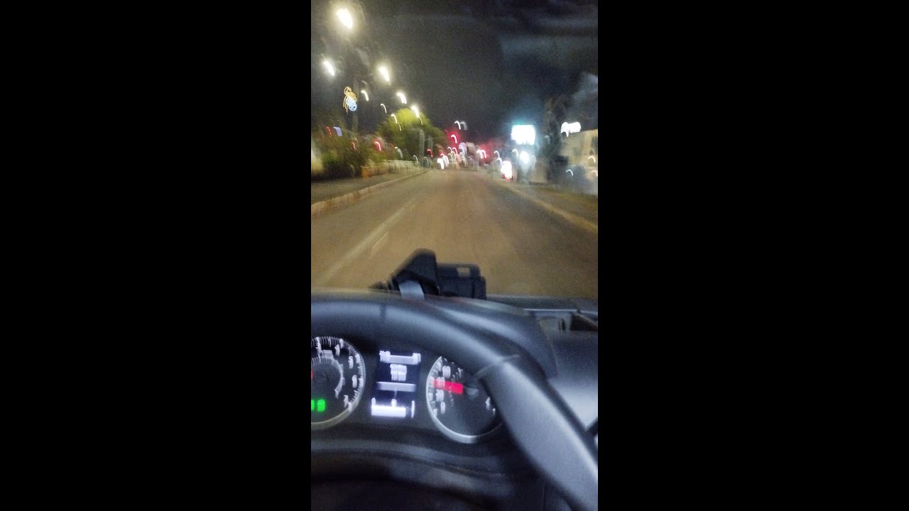Carro perde controle