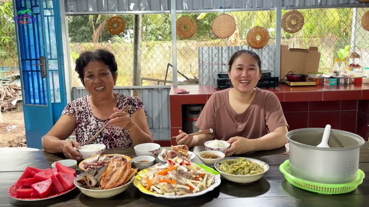 Bữa cơm chống đói sau Tết của cả nhà đơn giản mà quá ngon 