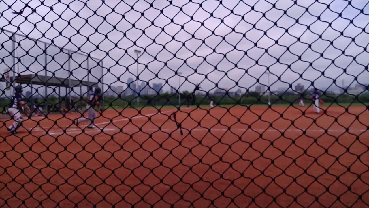 2017.05.21 新莊骨鯊vs 侑成消防隊 五局下 朱峻廷擊出深遠的一壘安打