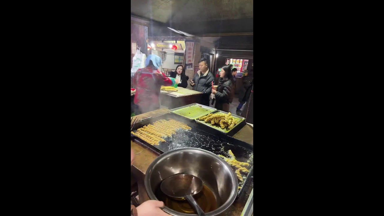 Magical Chinese street food 神奇的中国街头美食  不思議な中国の街グルメ