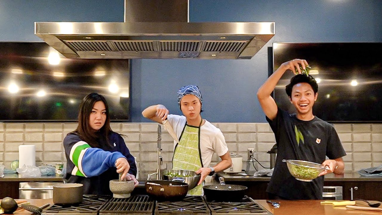 membuat nasi padang bersama kawan kawan