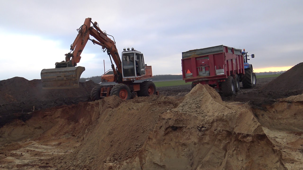 GRONDVERZET MET EEN CAESAR 3512 NEW HOLLAND T 7.200
