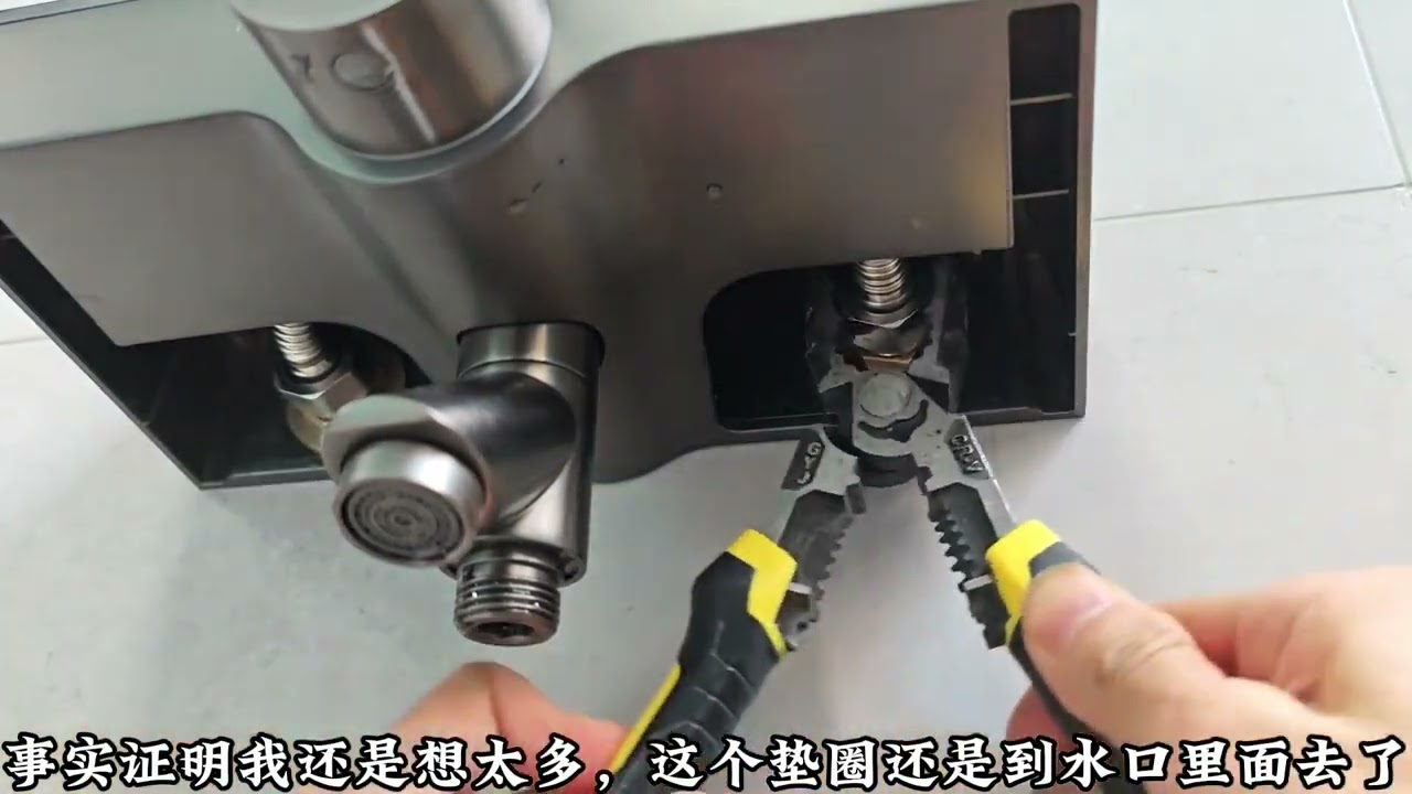 第一次裝這種大平台花灑差點翻車，40分鐘的活干了兩個小時，各種漏水#專業的事情交給專業人去做 #這個就叫專業 #施工現場實拍 #花灑