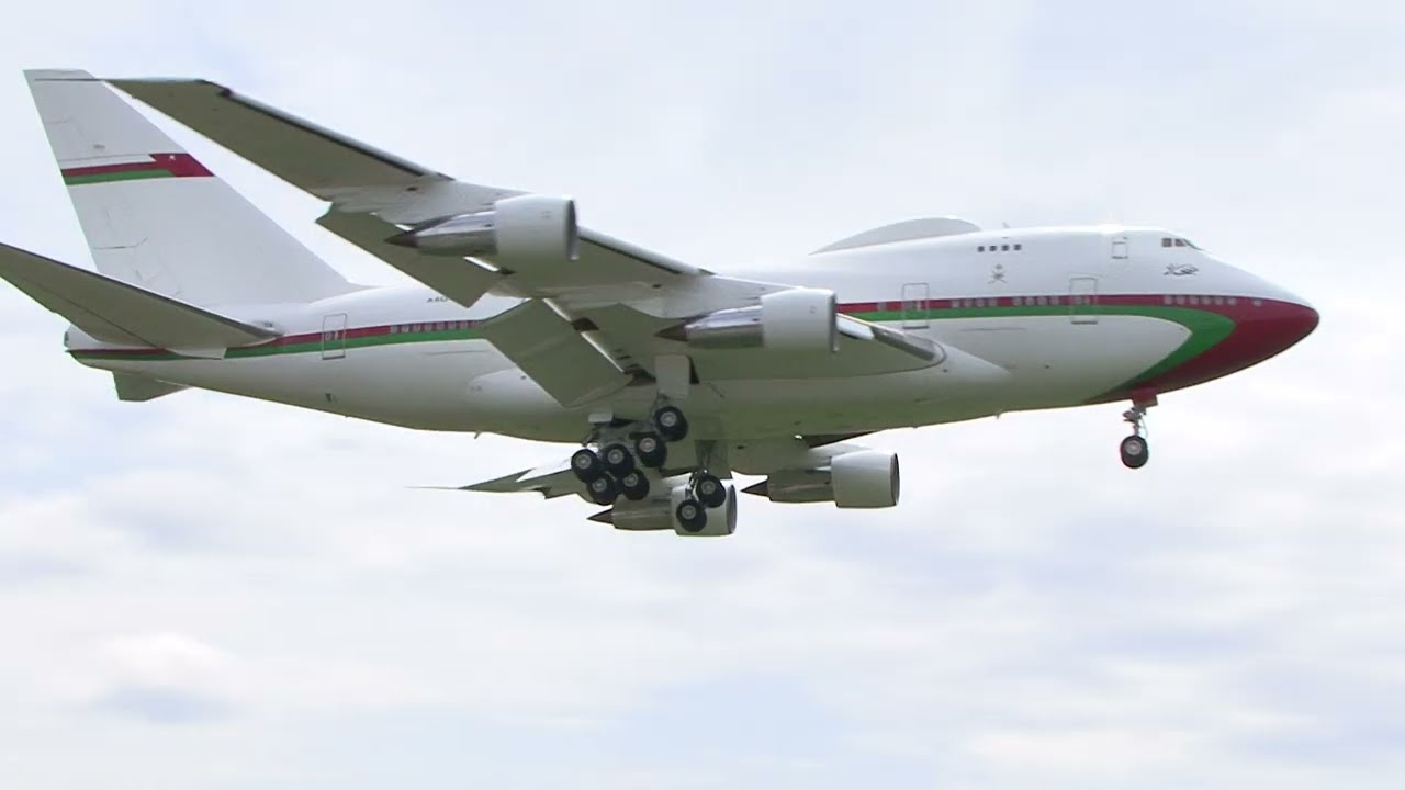 TXL 2011.07.17 B74S ORF A4O-SO landing 26R