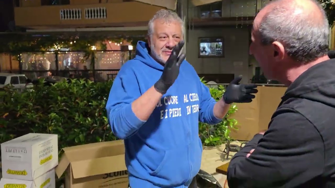 Casa Babbo Natale crespellata in piazza