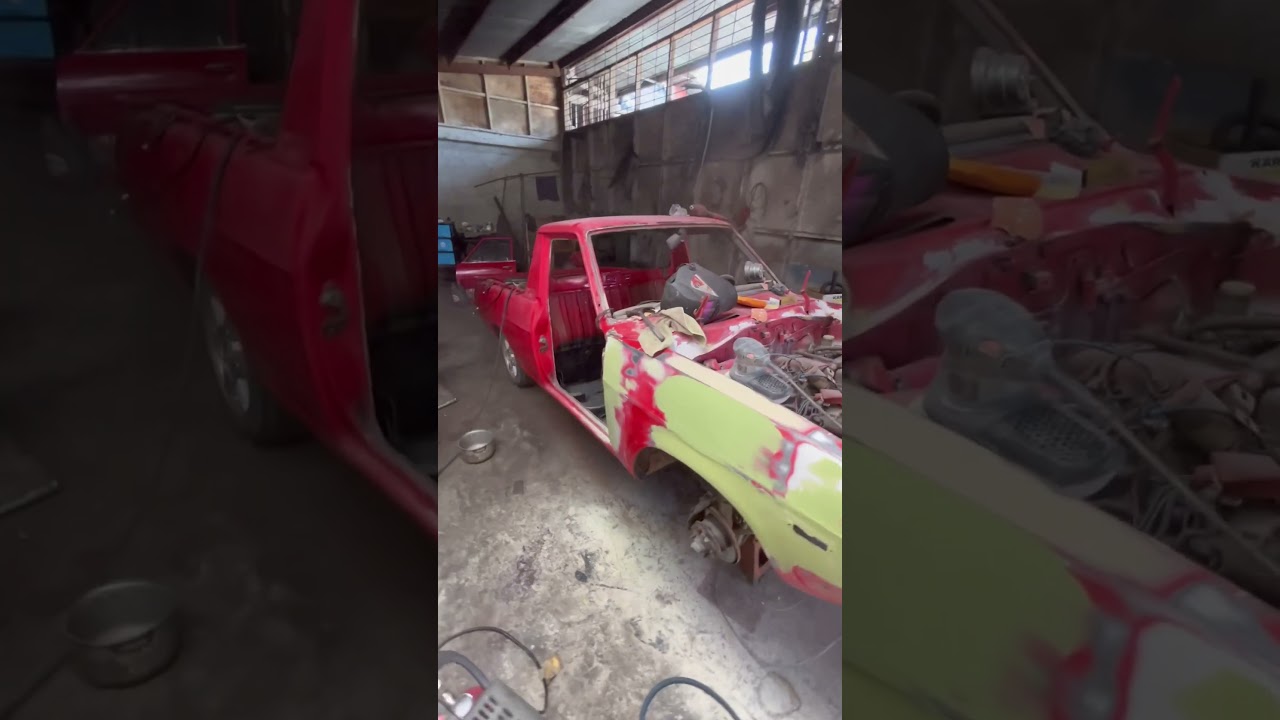 Parte del proceso de carrocer&iacute;a y pintura del Datsun 1200, 1979.