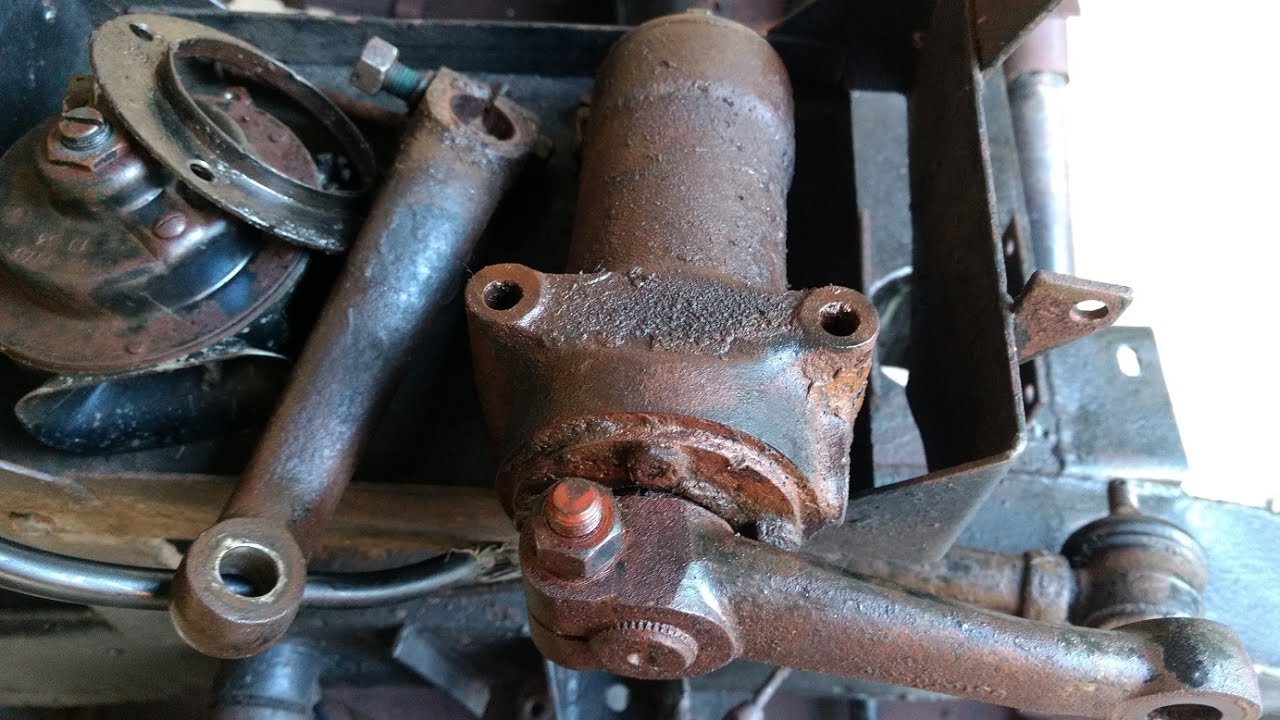 Land Rover Series 2a 88 - Steering Relay Removal