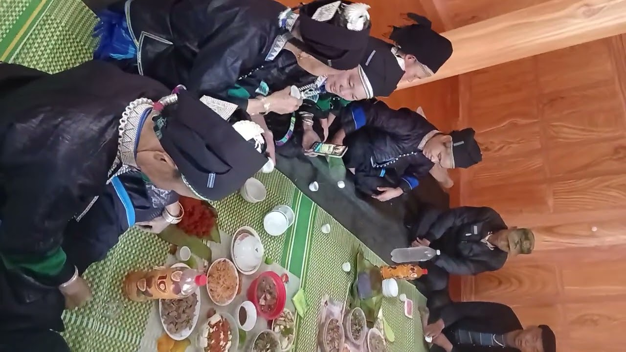 Hát nùng tại lễ tân gia nhà mới...