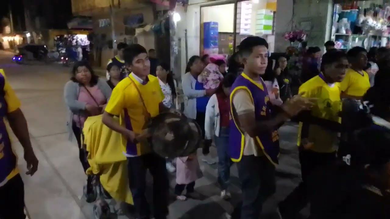paseando en andas por la ciudad de olmos  capital del limón