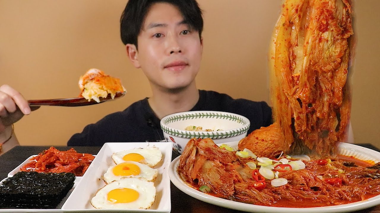 Sub) ASMR MUKBANG 집나간 당신의 입맛을 찾게😍 해줄 얼큰 통돼지고기 묵은지 김치찜 / 단돈 2000원!! 이것만 있으면 밥 두공기 후딱!! 마가린 간장계란밥 👍