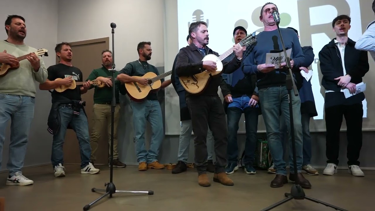 CANTAR OS REIS, GRUPO 