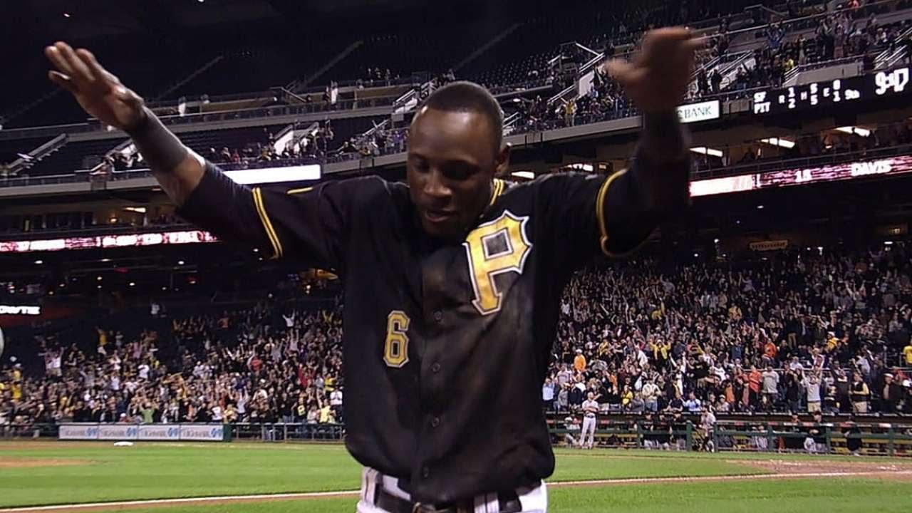 SF@PIT: Video review awards Pirates wild walk-off win