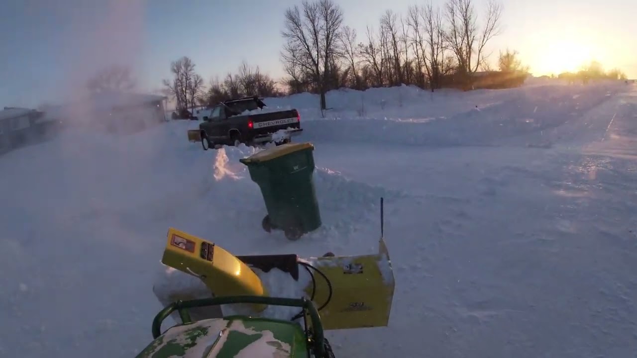 1025R SNOW BLOWING