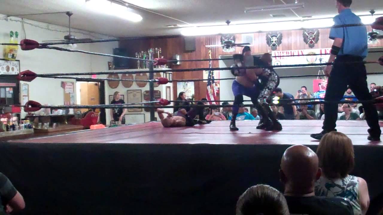 lucha machine vs seville vs robby phoenix