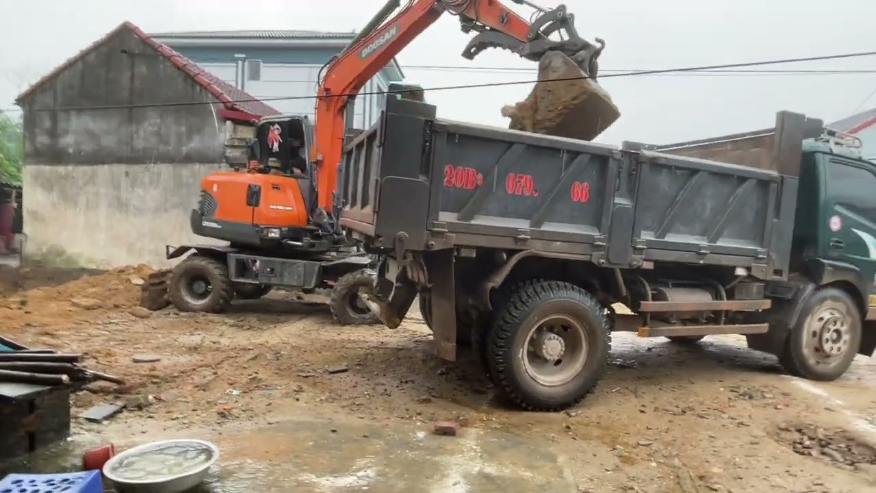 cuốc móng ngày mưa 