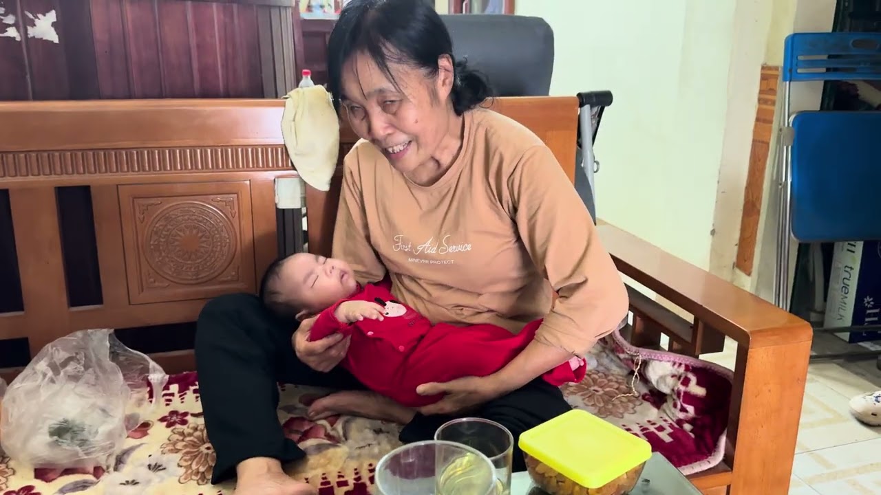 bà nội và cháu - tết 2026