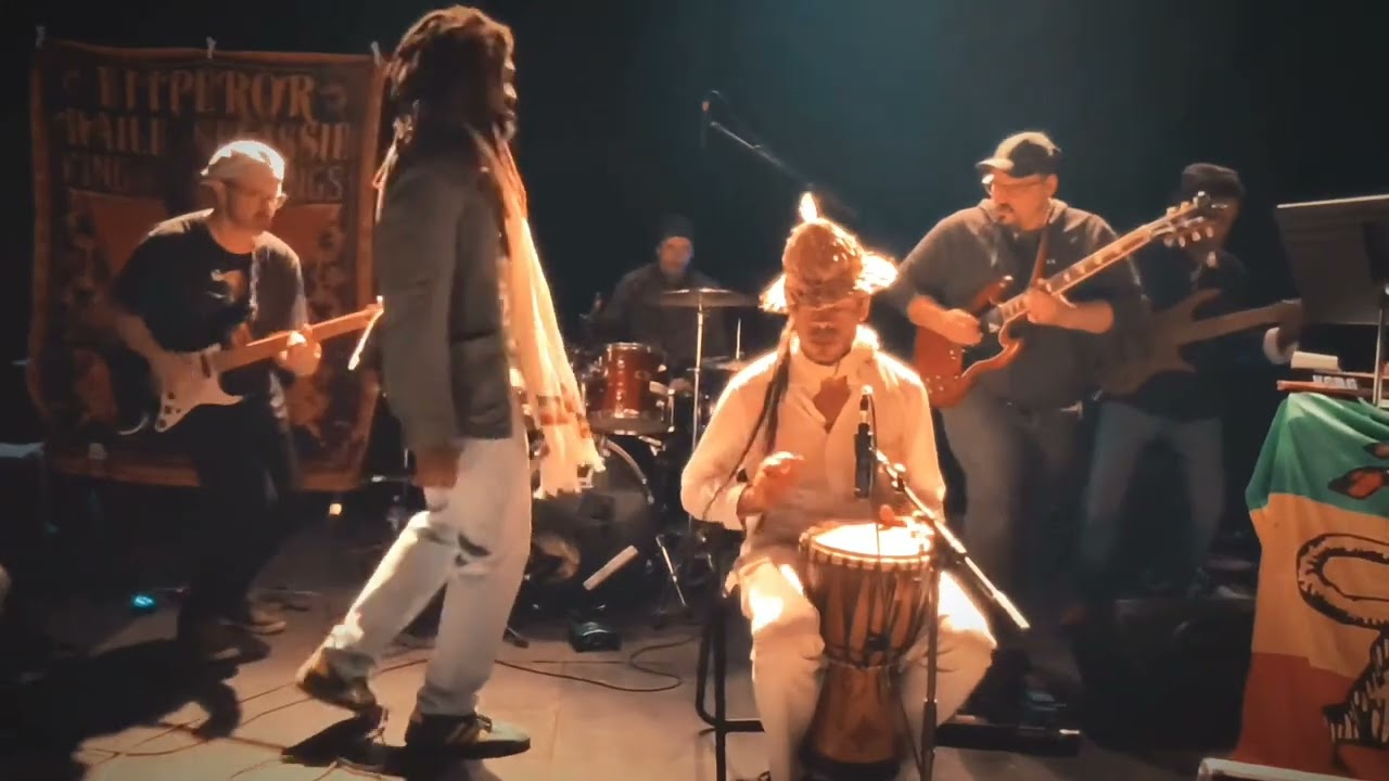 Medley making OF du concert a la parole errante a montreuil pour les 24 h du KANEKA pour  la KANAKY 