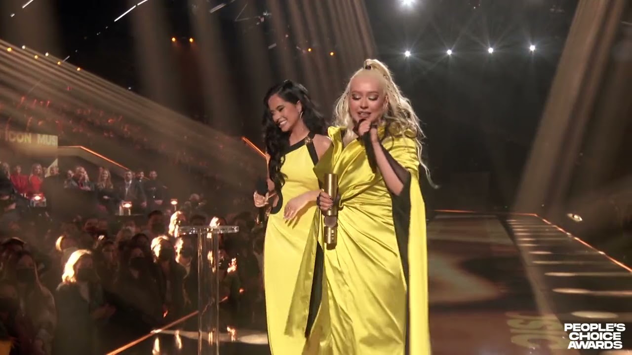 Christina Aguilera receiving her MUSIC ICON award at #PCAs  #WeLoveYouXtina #christinaaguilera