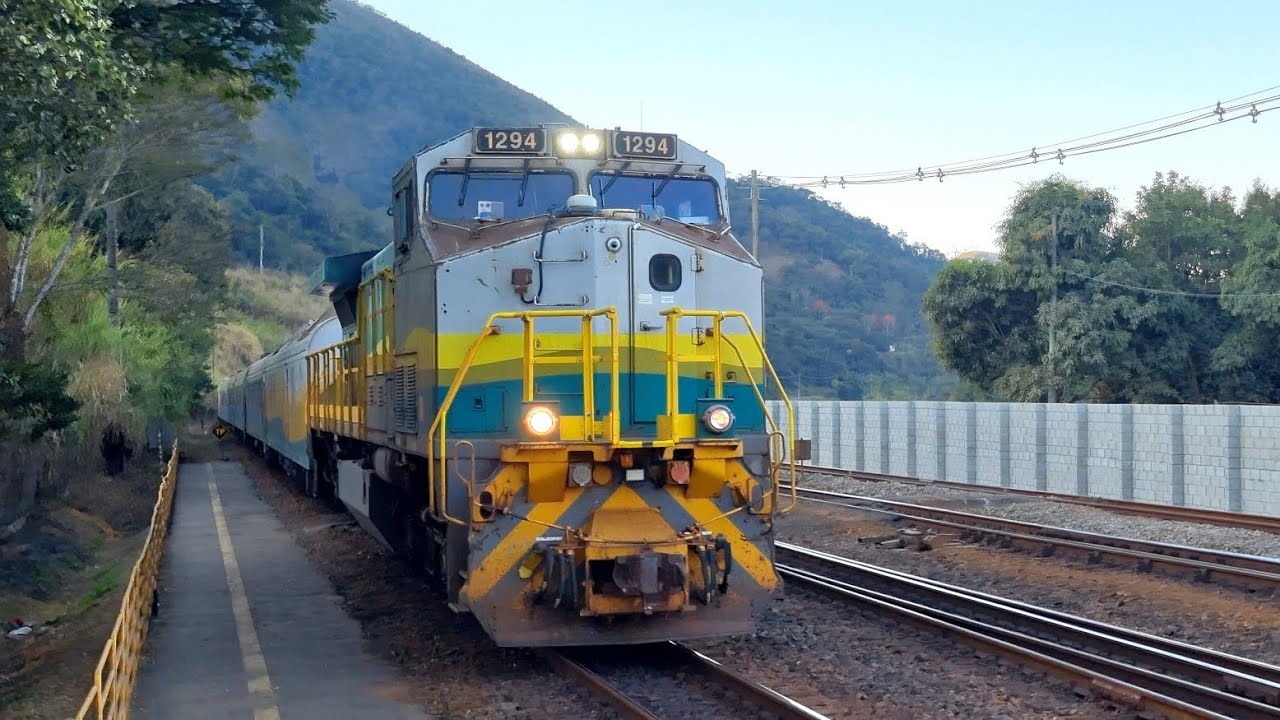 Trem de passageiros da Vale em Nova Era - MG