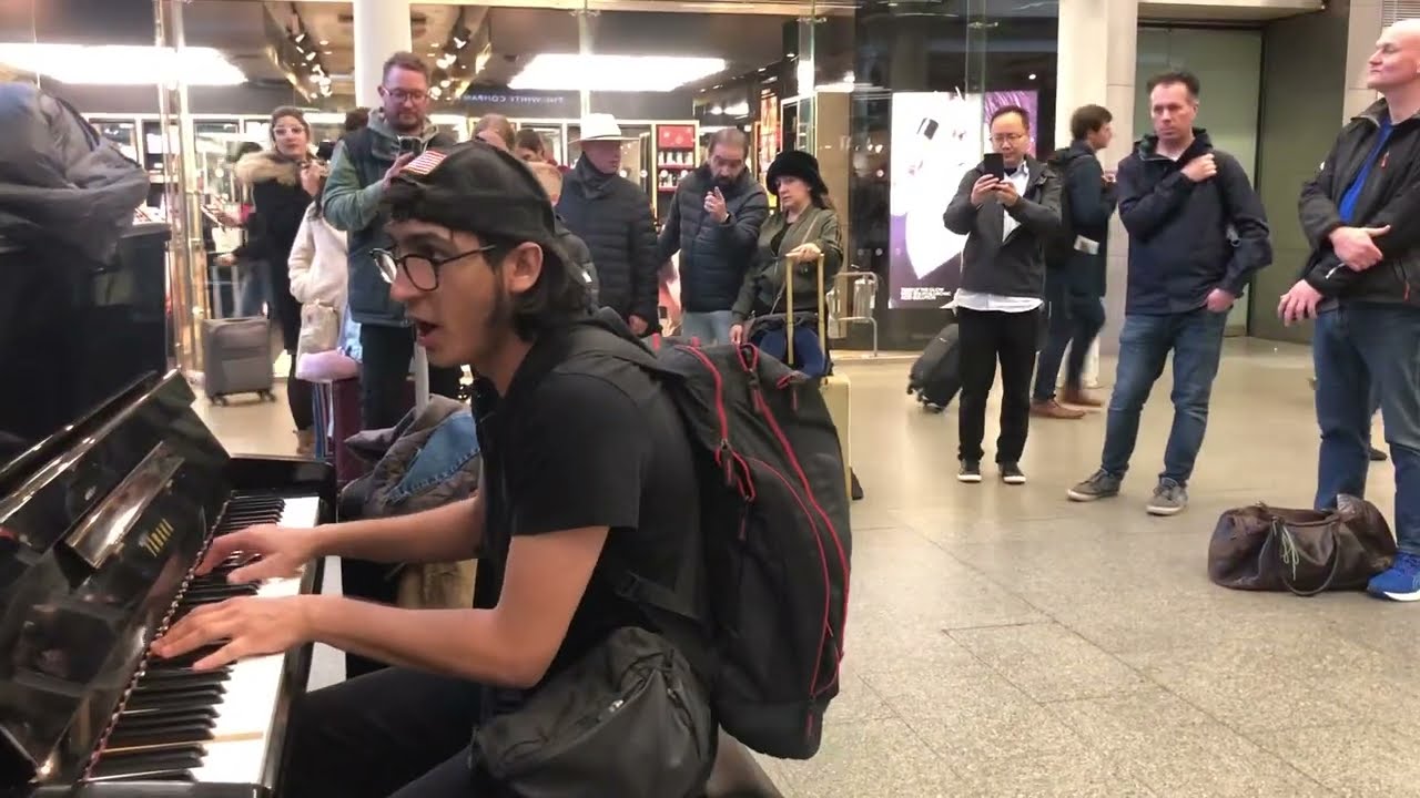 @vincentvinel from TheVoice ​⁠#publicpiano #publicreaction @StPancrasInternational_UK enjoy