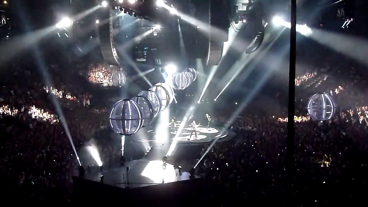 Prélude, Psycho, Plug in baby - Muse Drones Tour - Paris Bercy - 04/03/2016