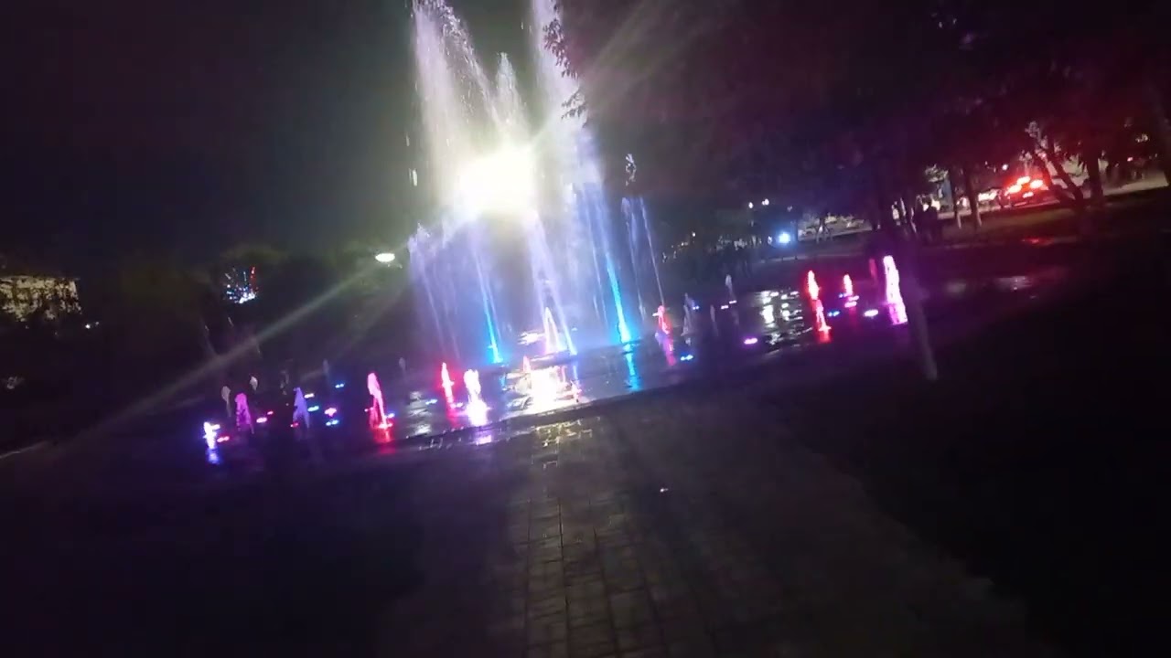 Из неопубликованных) Шли с танцев, зашли в парк