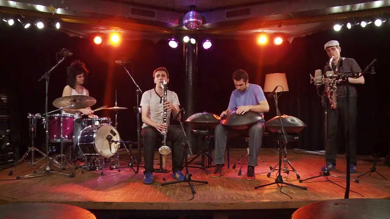 Christoph Pepe Auer & Manu Delago - Abstract Damensattel (Life in Rooms 3/7)