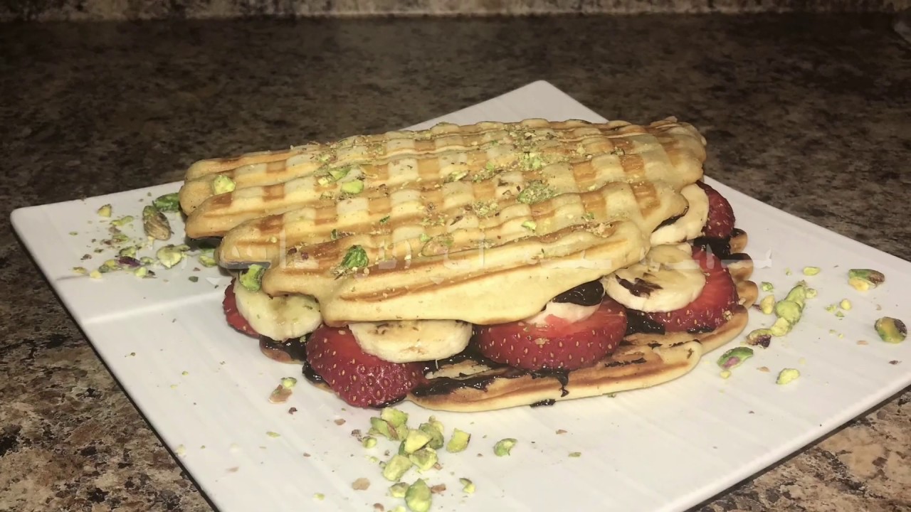 ساندويشة الوافل بالفواكه