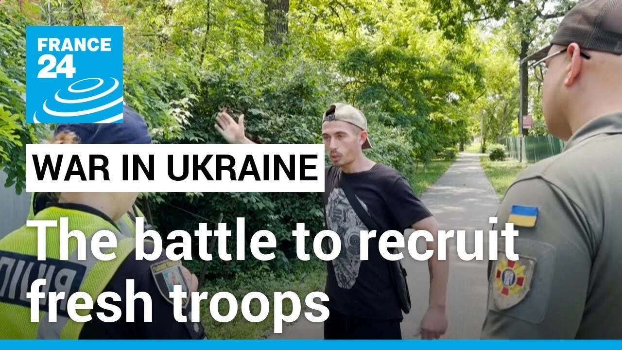 Insults and resistance: On the streets with Ukraine&rsquo;s military recruitment officers &bull; FRANCE 24