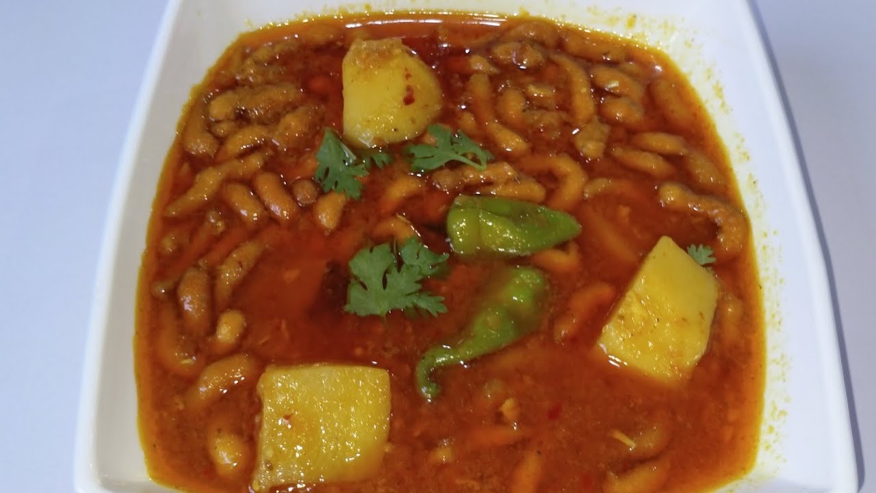 Aloo pakoriyan curry recipe || how to make perfect aloo pakoriyan shorba/salan