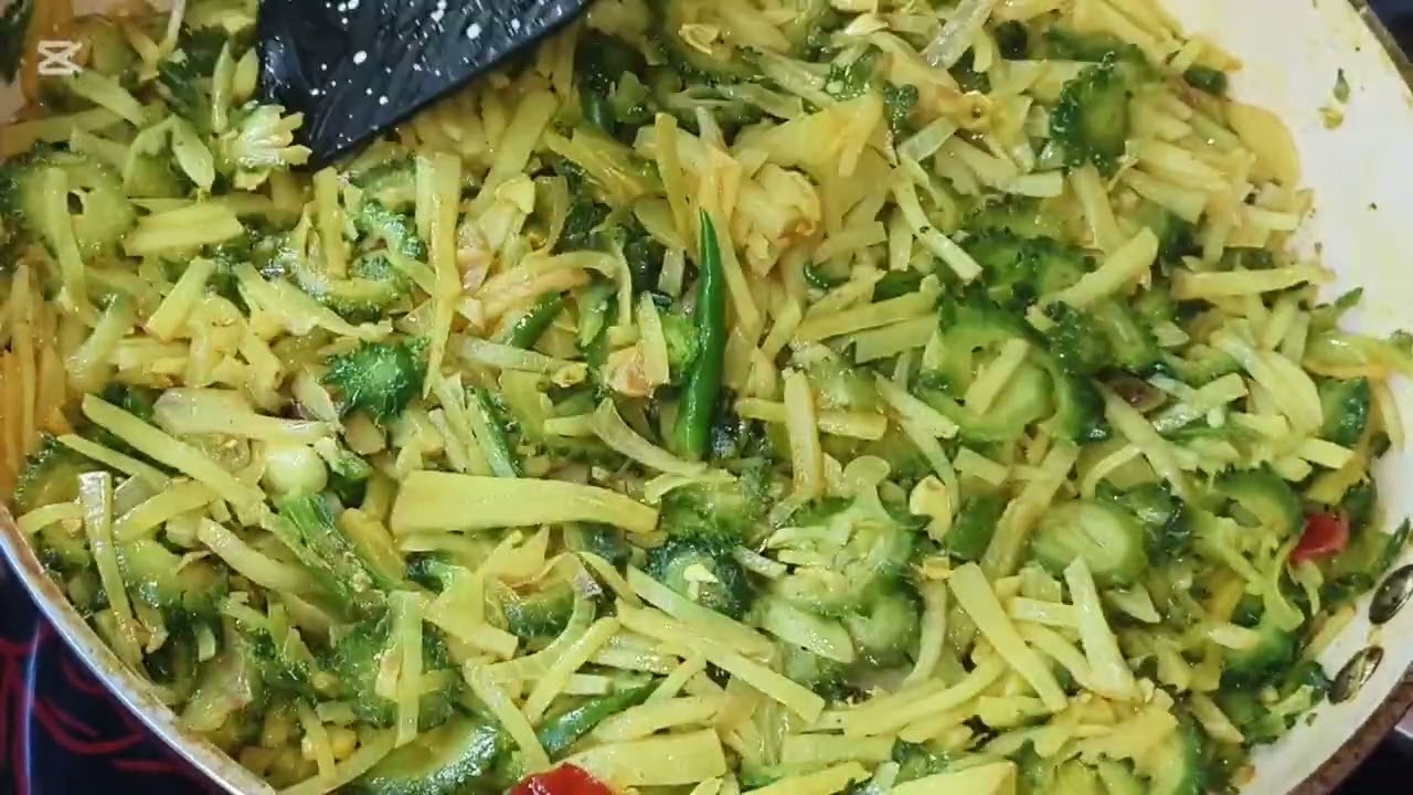 হাতে মাখিয়ে করলা ভাজি এভাবে একবার খেয়ে দেখুন #food #homecuisine #seafoodrecipes 