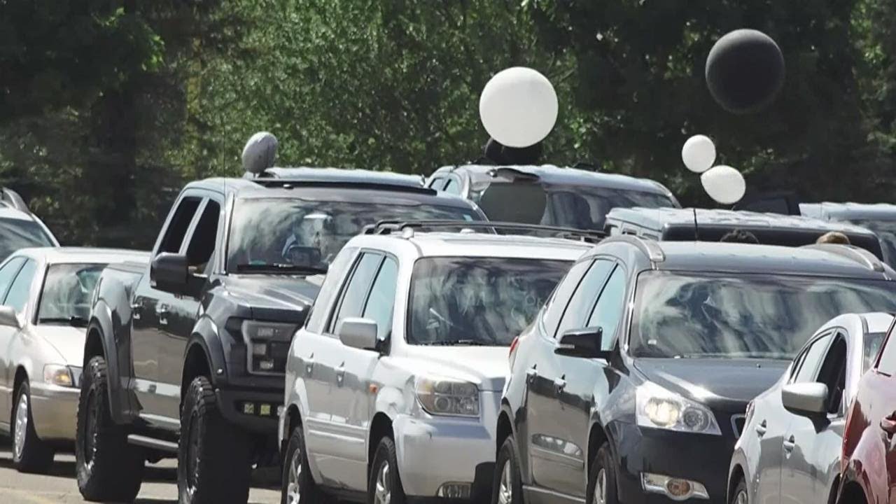 West Ottawa celebrates seniors with graduation parade
