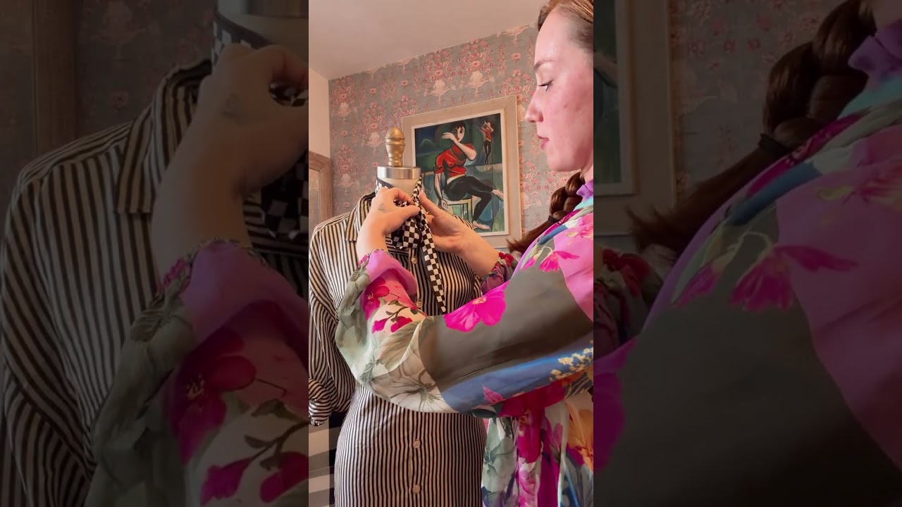 5 WAYS TO TIE A NECK SCARF 