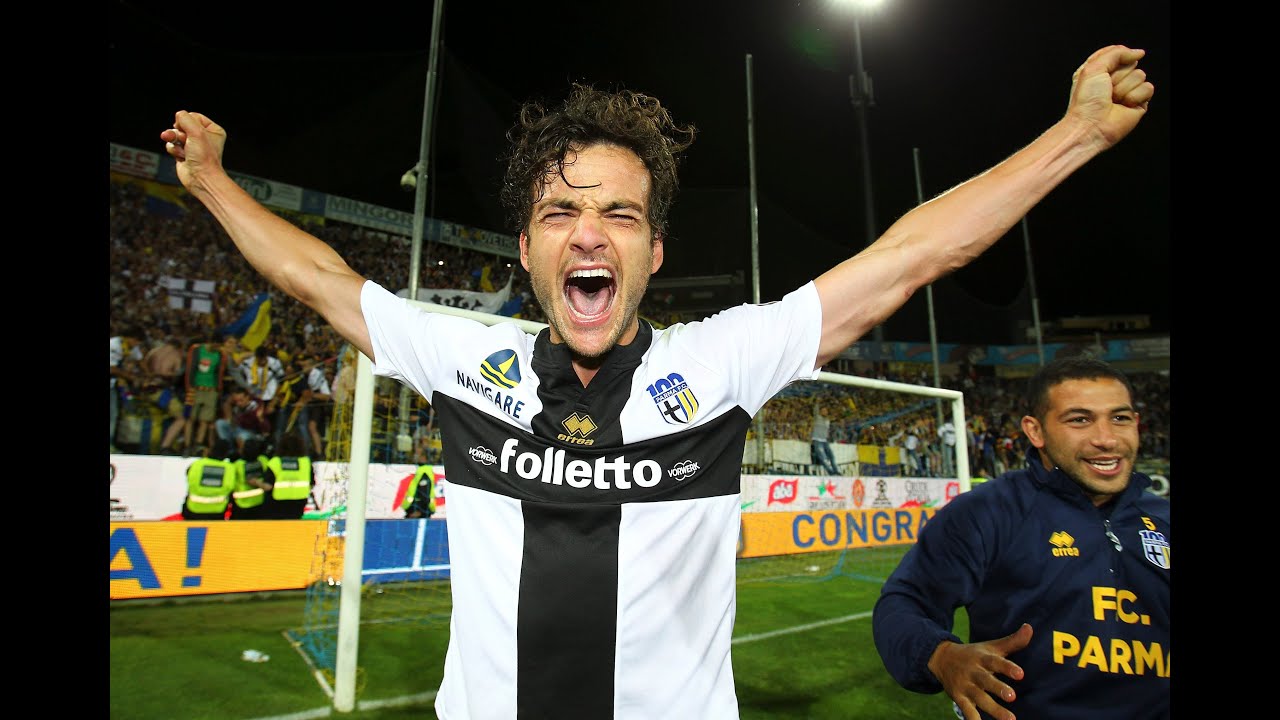Il Parma è in Europa: le immagini esclusive della festa in campo e negli spogliatoi