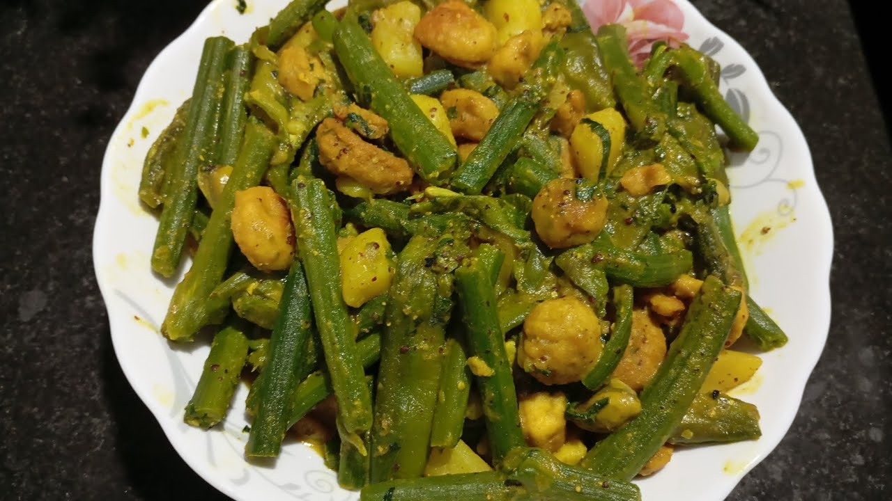 দারুন টেস্ট কুমড়ো শাকের ডাটা চচ্চড়ি এই ভাবে রান্না করুন