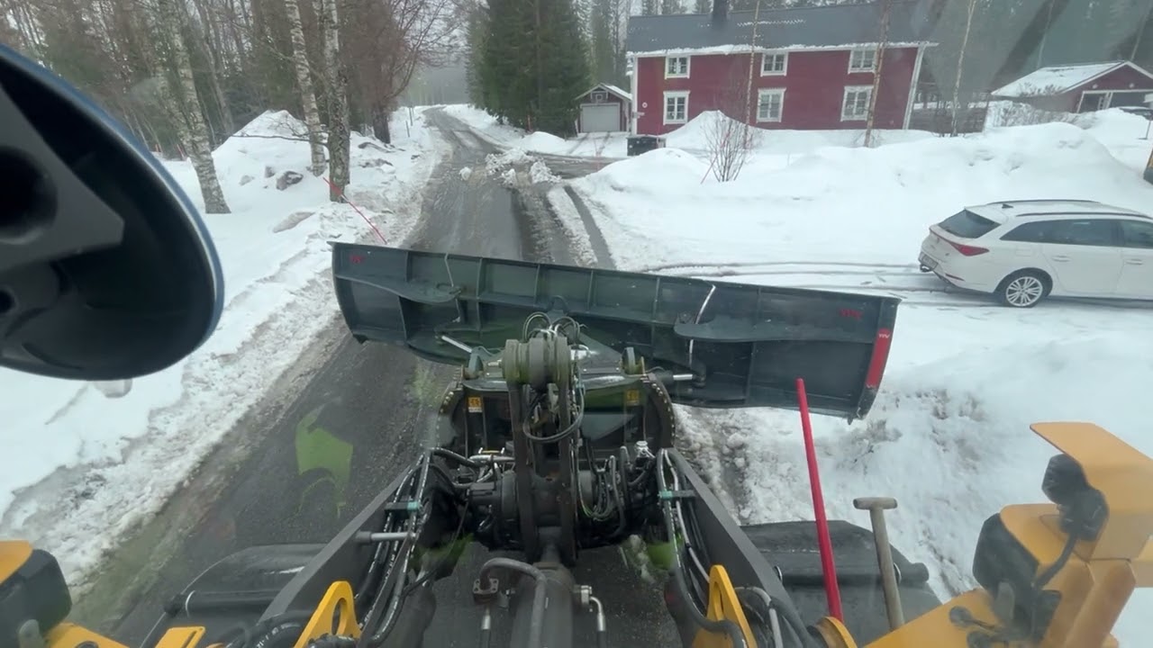 Beginner plowing with Volvo L60h with YPV Multi Snow Plow